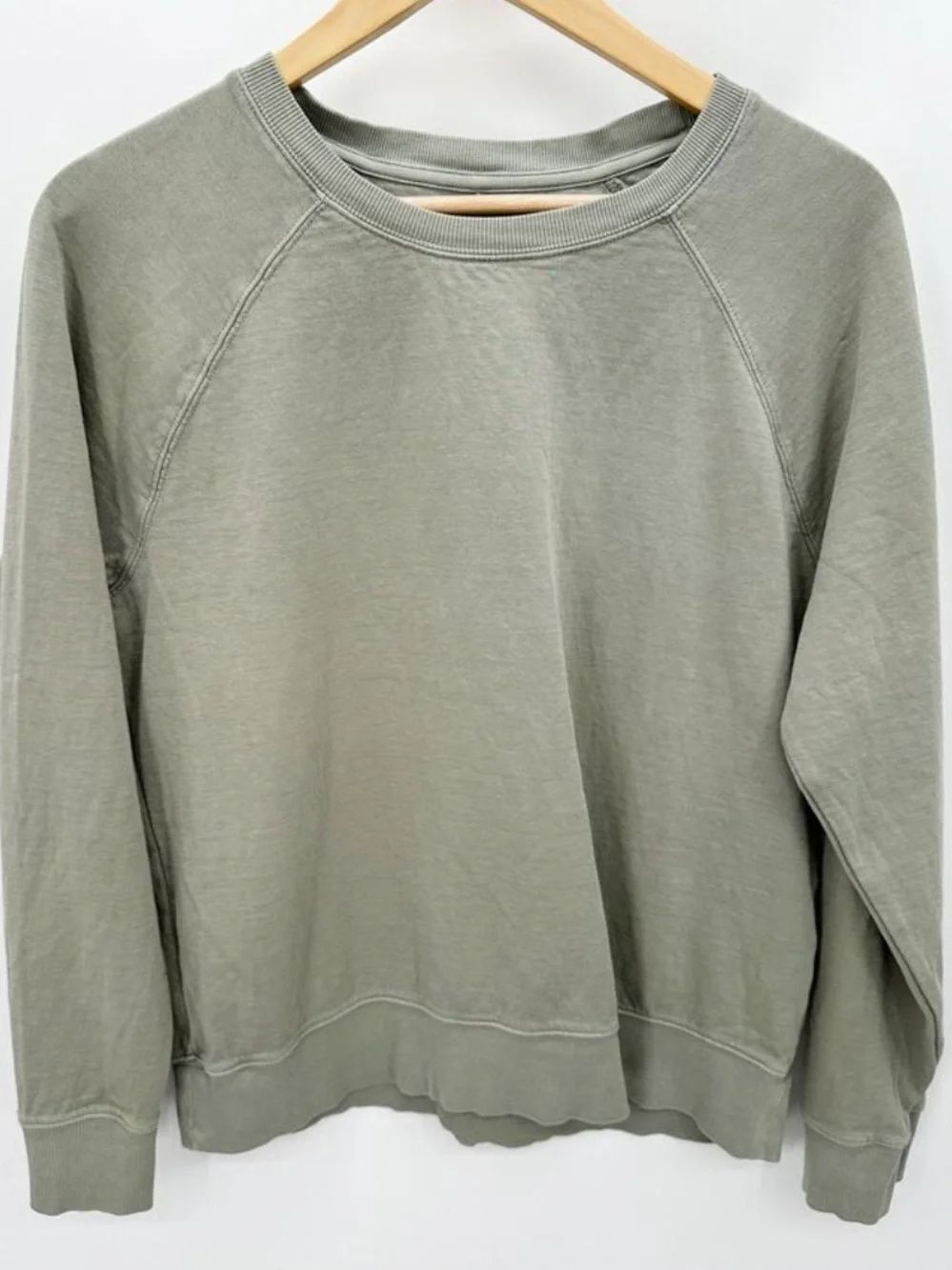 Athleta Women’s Sage Green Lightweight Sweatshirt!